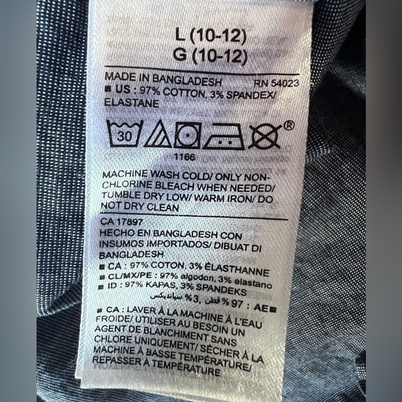 old Navy Denim/Linen-Look Short Sleeved Button Down Boy’s 10/12 Summer Shirt - Picture 4 of 4